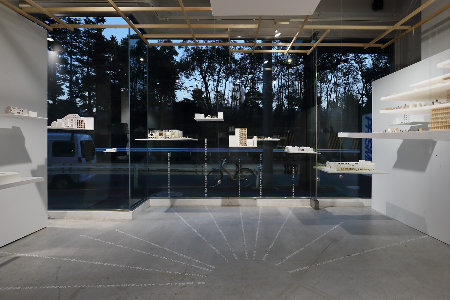 MARU。Architecture Exhibition "Universe"